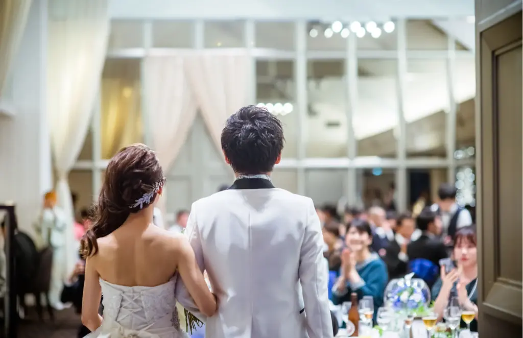 神戸の結婚相談所JUNブライダル・ラボで出会い結婚式を挙げる男女