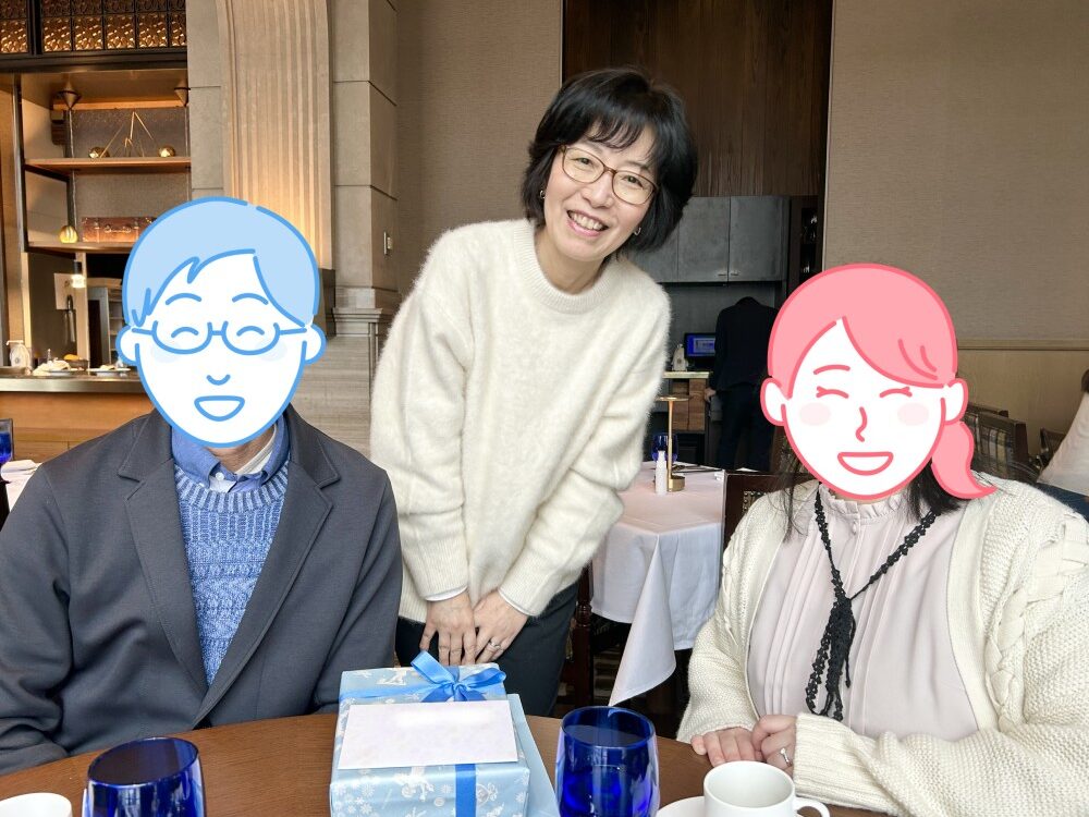 結婚が決まり安心した表情の40代の男性と30代の女性 