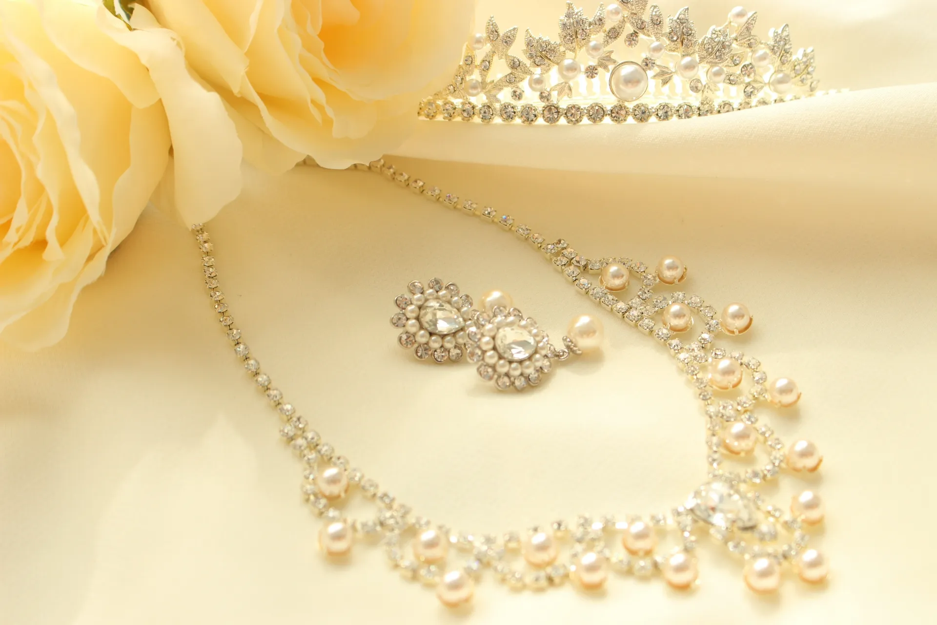 ウェデイングに使うネックレスやイヤリング